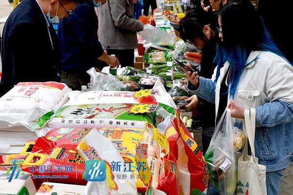 消费扶贫产品在南工大成\